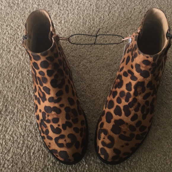“Time and Tru” leaped print booties; size 7 1/2 - Picture 5 of 11